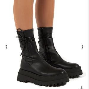 Chunky Lug Boots Wrap Mid Calf Black